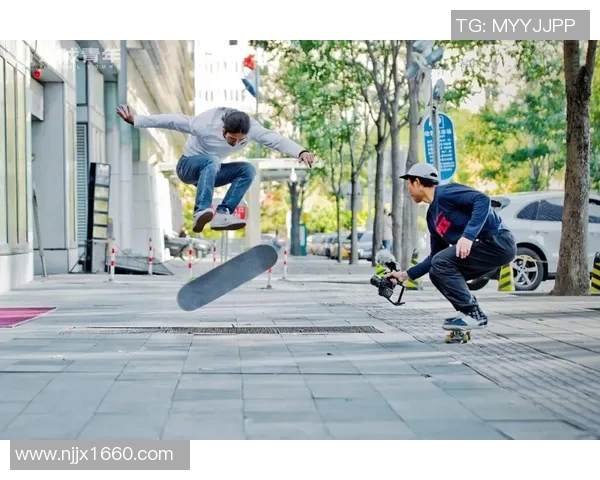 滑板与人生的交织:杨芳的深度对话与成长故事 滑板与人生的交织:杨芳的深度对话与成长故事